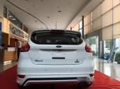 Bán Ford Focus 1.5 Ecoboot Sport đời 2017, màu trắng, giá chỉ 755 triệu