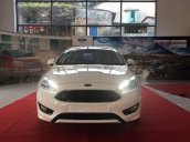 Bán Ford Focus 1.5 Ecoboot Sport đời 2017, màu trắng, giá chỉ 755 triệu