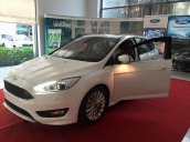 Bán Ford Focus 1.5 Ecoboot Sport đời 2017, màu trắng, giá chỉ 755 triệu