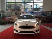 Bán Ford Focus 1.5 Ecoboot Sport đời 2017, màu trắng, giá chỉ 755 triệu