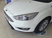 Giao ngay Ford Focus 1.5 Ecoboost 2017 cao cấp, đủ màu, giảm giá sốc tháng 12, hỗ trợ mọi thủ tục, hỗ trợ vay 80%