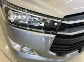 Bán ô tô Toyota Innova E đời 2017, xe mới, màu bạc