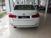 BMW 3 Series 330i 2017, màu trắng, nhập khẩu nguyên chiếc. Bán xe BMW chính hãng tại Đà Nẵng