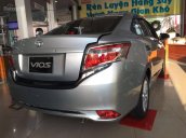 Bán xe Toyota Vios đời 2017 màu bạc, ngân hàng hỗ trợ 90%, lãi suất 0.5%, bao lăn bánh