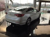 Bán Hyundai Elantra đời 2017, màu trắng