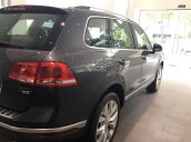 Xe nhập Đức sang trọng Volkswagen Touareg 3.6l GP màu xám (ghi), tặng 289 triệu. LH Hương 0902.608.293