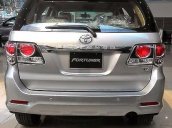 Cần bán Toyota Fortuner đời 2016, màu bạc