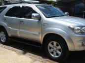 Bán Toyota Fortuner V AT 2011, màu bạc