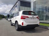 Bán ô tô Kia Sorento GAT 2.4L đời 2017, màu trắng, giá 828tr