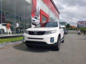 Bán ô tô Kia Sorento GAT 2.4L đời 2017, màu trắng, giá 828tr