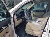 Bán ô tô Kia Sorento GAT 2.4L đời 2017, màu trắng, giá 828tr