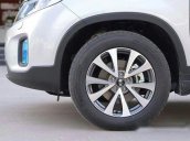 Cần bán Kia Sorento GATH 2017, màu bạc, giá 896tr