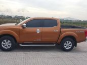 Cần bán Nissan Navara đời 2017, màu vàng đồng  