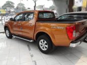 Cần bán Nissan Navara đời 2017, màu vàng đồng  