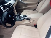 BMW 320i 2013 màu trắng nội thất kem, Full Option giao xe ngay, bán xe trả góp toàn quốc