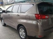 Cần bán xe Toyota Innova V đời 2017, màu xám