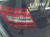 Cần bán xe Mercedes C300 đời 2011, màu đen, xe nhập