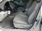 Cần bán xe cũ Toyota Camry năm 2010, màu bạc