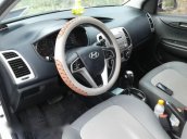 Cần bán gấp Hyundai i20 năm 2011, màu trắng chính chủ