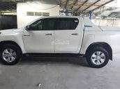 Bán Toyota Hilux E 2017, màu trắng, nhập khẩu giá cạnh tranh