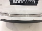 Bán ô tô Kia Sorento sản xuất 2018, màu trắng, tiên nghi, ưu đãi