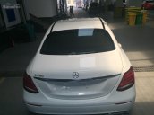 Cần bán Mercedes E250 sản xuất 2017, màu trắng