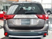 Cần bán xe Mitsubishi Outlander CVT năm 2016, màu nâu