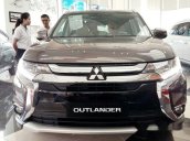 Cần bán xe Mitsubishi Outlander CVT năm 2016, màu nâu