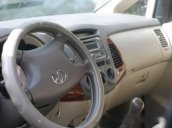 Bán xe cũ Toyota Innova đời 2006, màu bạc xe gia đình