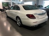 Cần bán Mercedes E250 đời 2018, màu trắng