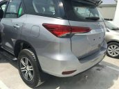 Bán xe Toyota Fortuner đời 2017, màu bạc