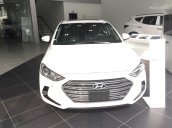 Cần bán xe Hyundai Elantra đời 2017, màu trắng, 715tr