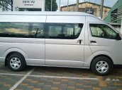 Bán xe Toyota Hiace 3.0L đời 2017, màu trắng