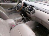 Cần tiền muốn bán Toyota Innova 2.0E 2015 màu bạc