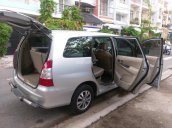 Cần tiền muốn bán Toyota Innova 2.0E 2015 màu bạc