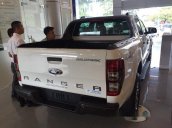 Bán ô tô Ford Ranger Wildtrak 2.2L - 4x2 AT đời 2017, màu trắng, giá chỉ 795 triệu