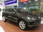 Dòng Suv nhập Đức Volkswagen Touareg 3.6l GP đời 2016, màu nâu, cam kết giá tốt.. LH Hương 0902.608.293