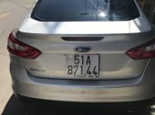 Cần bán xe Ford Focus 2.0 Titanium đời 2014, màu bạc xe gia đình