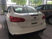 Bán Ford Focus Trend năm 2017, màu trắng số tự động