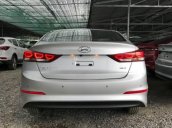 Cần bán Hyundai Elantra 1.6 MT 2017, số sàn