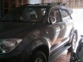 Bán Toyota Fortuner G đời 2010, màu đen xe gia đình