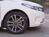 Cần bán Kia Cerato 1.6 MT sản xuất năm 2018, màu trắng