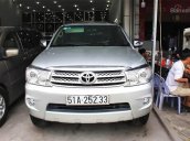 Cần bán lại xe Toyota Fortuner V đời 2011, màu bạc số tự động