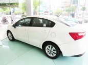 Bán xe Kia Rio 4DR AT mới nhất màu trắng, nhập khẩu nguyên chiếc, giá cực ưu đãi. LH: 0902506601