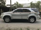 Bán Toyota Fortuner 2.5G đời 2009, màu bạc xe gia đình