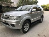 Bán Toyota Fortuner 2.5G đời 2009, màu bạc xe gia đình