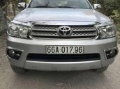 Bán Toyota Fortuner 2.5G đời 2009, màu bạc xe gia đình