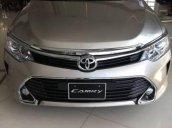 Cần bán xe Toyota Camry 2.5Q đời 2016, màu ghi vàng