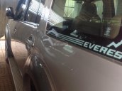 Cần bán Ford Everest 2009 xe nhà, màu bạc, còn mới
