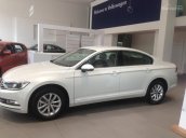 Cần bán Volkswagen Passat E năm 2015, màu trắng, nhập khẩu chính hãng - Lh: 0978877754